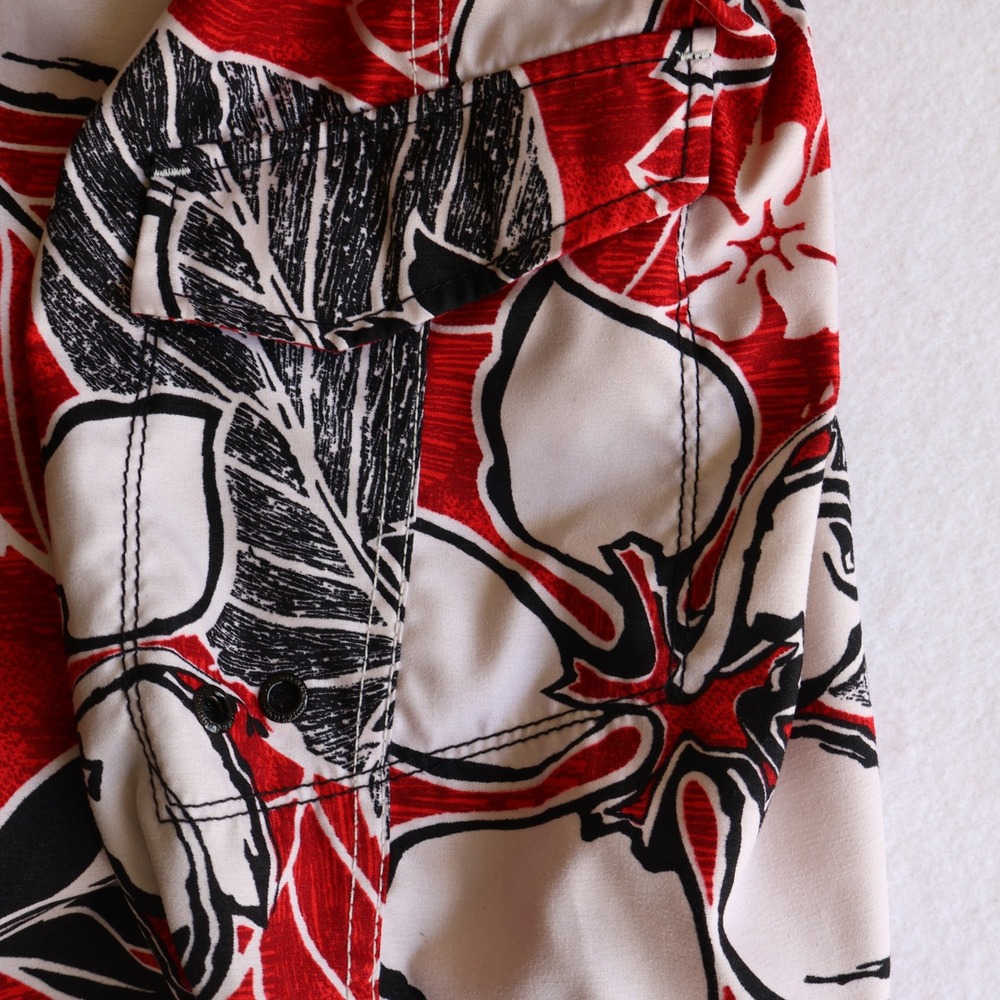 Vintage Quiksilver Mens Red Hibiscus Floral Board Shorts Swim Trunks Size 33 Y2K - Picture 8 of 10